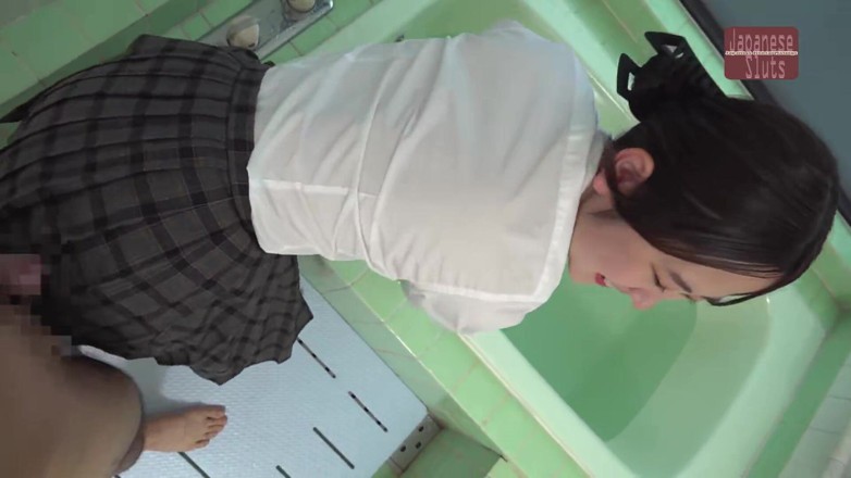 J Hentai Matings: Üniformalı bir güzellik tarafından cezbedildi - banyoda ona katılmaya karşı çıkamadım - bölüm3