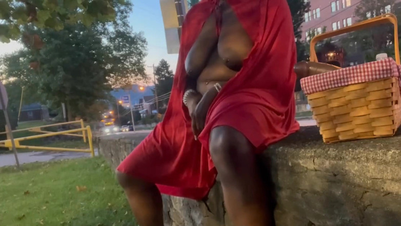 Super sexy ebony cuties: Venkovní veřejná nahá mustabation s vibrační sexuální hračkou