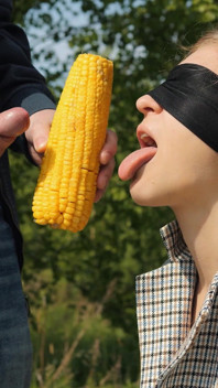 ¡No me hagas enojar! Mi mejor amiga me engaña al aire libre en el juego de sabor Bib Black Bbanana 2025 de nuevo