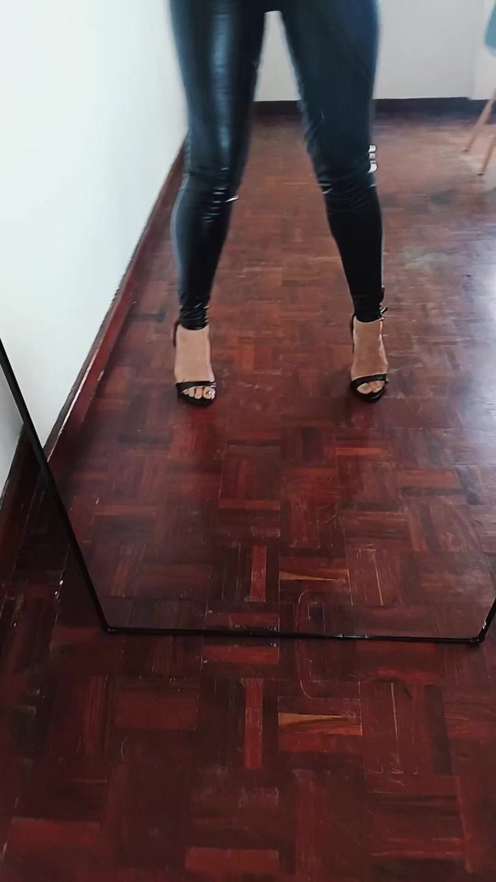 Kinky Lyrical: Leren broek en stiletto's