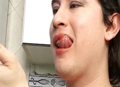 समलैंगिक प्रेमी सेक्सी ड्रेसिंग में मजा लेती है