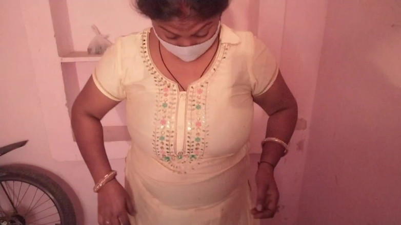 Yourgeeta8899: Ze is Geeta loopt naakt over het balkon