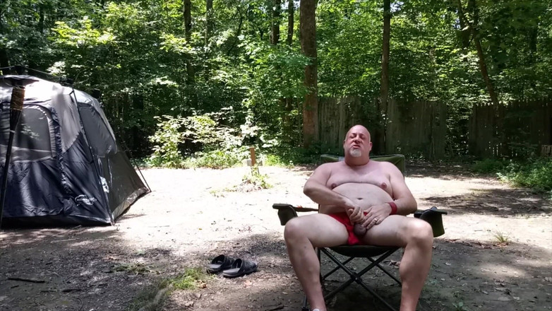 beardaddychub: Un ours se branle et fait rejoindre quelqu’un !
