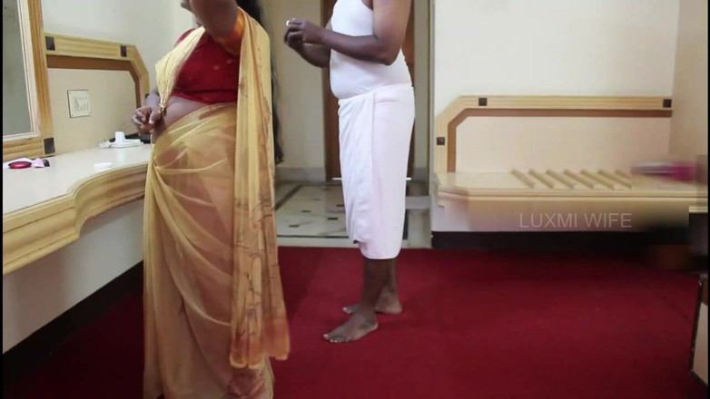 Luxmi Wife: Futând Chithi / Chaachi în sari sexy - partea 1