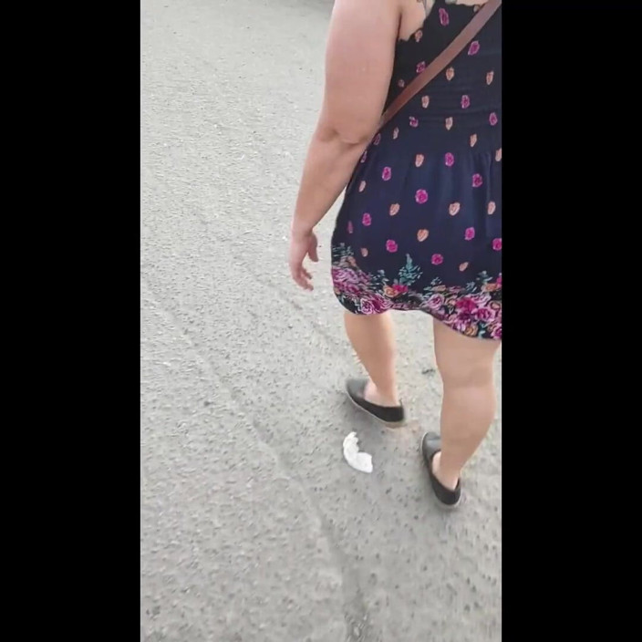 LicenciadaAnn: Incontro una donna matura in una minigonna per strada