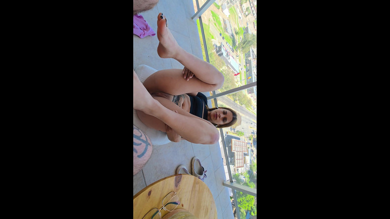 Young big apple: मेरे पति और मैंने एक किराए के अपार्टमेंट में मज़े किए: सड़क के दृश्यों और बेडरूम में सेक्स के साथ बालकनी पर ओरल सेक्स।