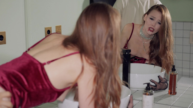 Arina Fox: POV: Aphrodite přišla v kostýmu upírů na večírku a svedla...