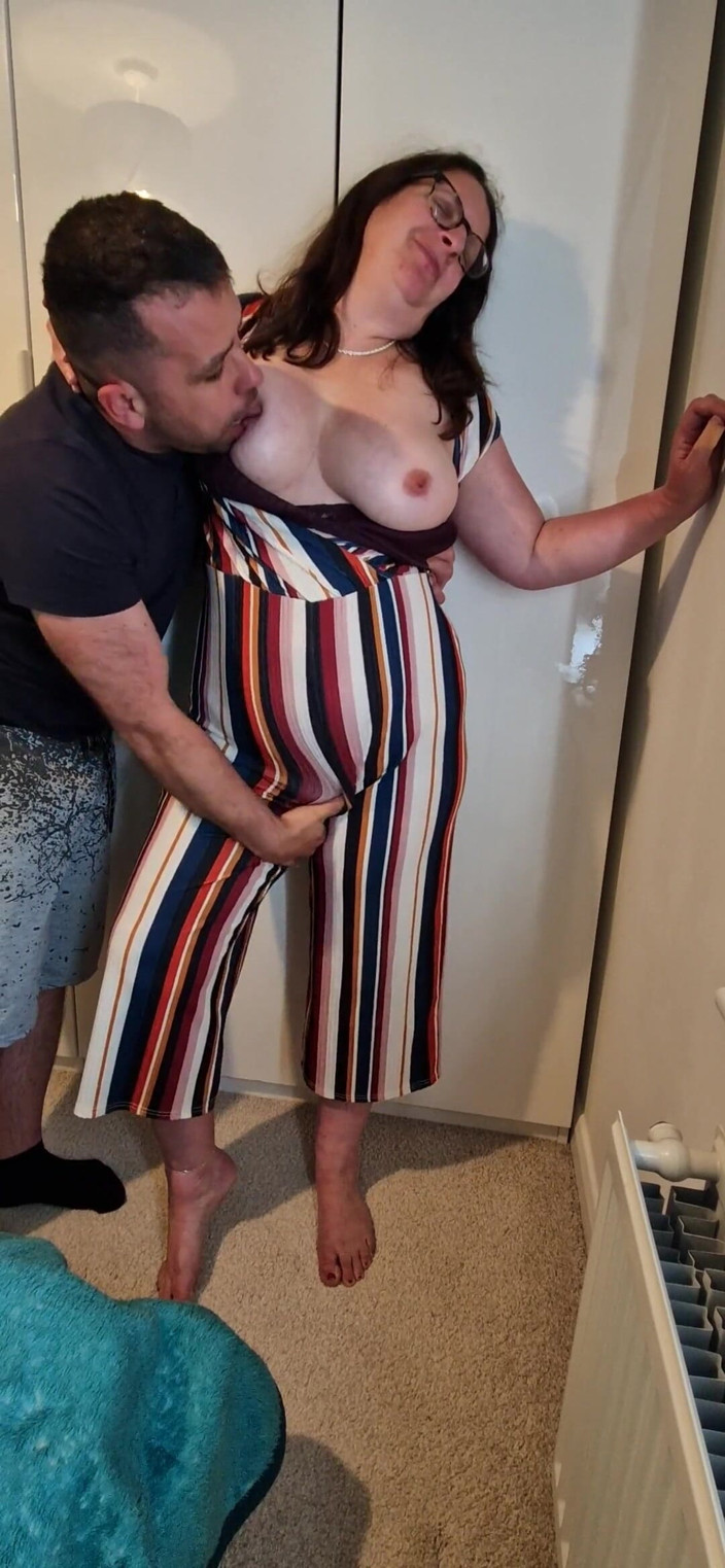 MrLoverMan: Mooie sexxxymomma kreeg haar harige poesje geneukt, kontplug in haar...