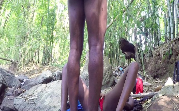 Skinny Bitch: Sesso nella foresta al campo