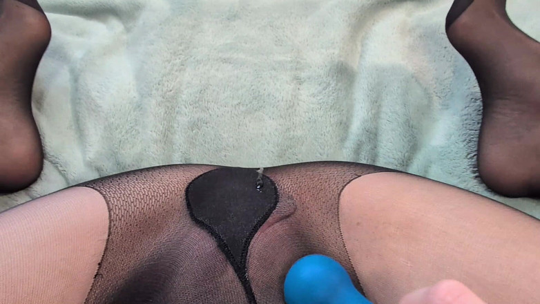 Mimiandevan: Americká Studentka Si Během Orgasmu Smáčí Své Těsné Punčocháče