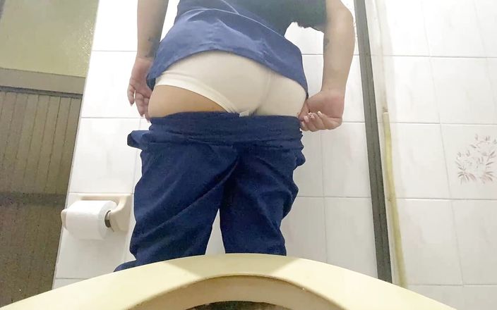 irina69star: 看護師が病院で小便をしているところを捕まえた