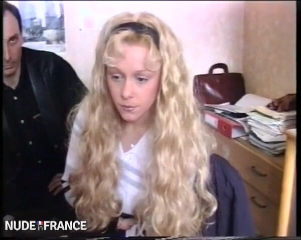 La France a Poil: Gold earrings is a real dirty little bitch!