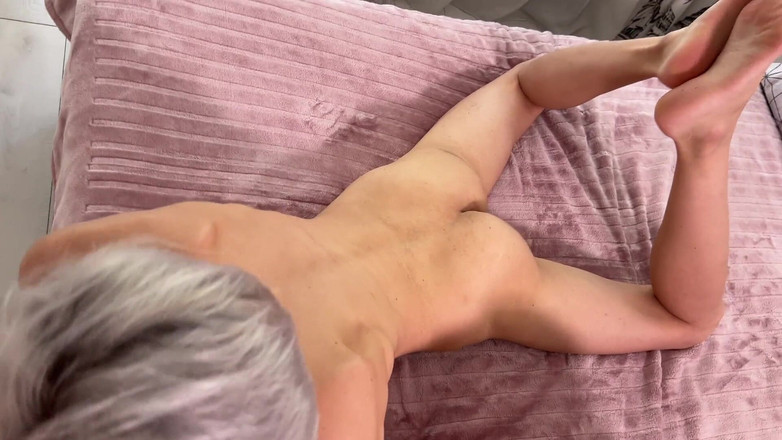 Mila Pie: 我看到我吮吸我的并为此操了他