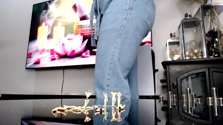 Maeling: Tiny Colony Crushed in Denim Jeans and Ass Stifled Unknowingly