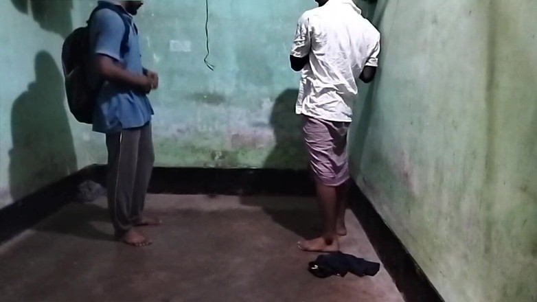 Desi Tits: Bangladeshi twink boy primeira vez sexo vovô