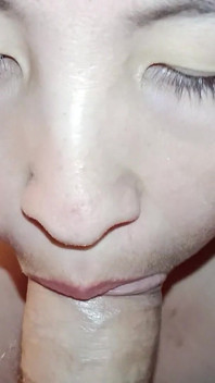 Boquete de uma dona de casa coreana close-up, porra na boca