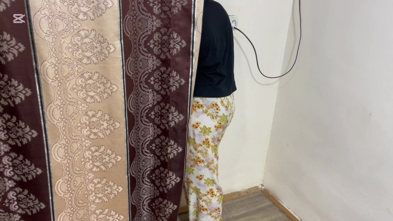 Roben: Due amanti fanno sesso vicino alla finestra