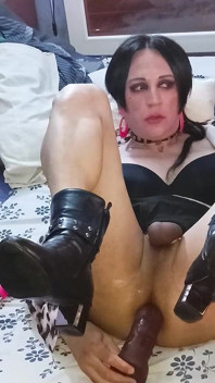 Latina Trans Taniax Plays with Huge Dildo and Get a Sissygasm
