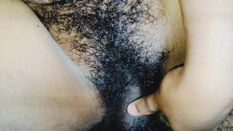 Gomathy: タミルのホットな女の子の手コキとセックス