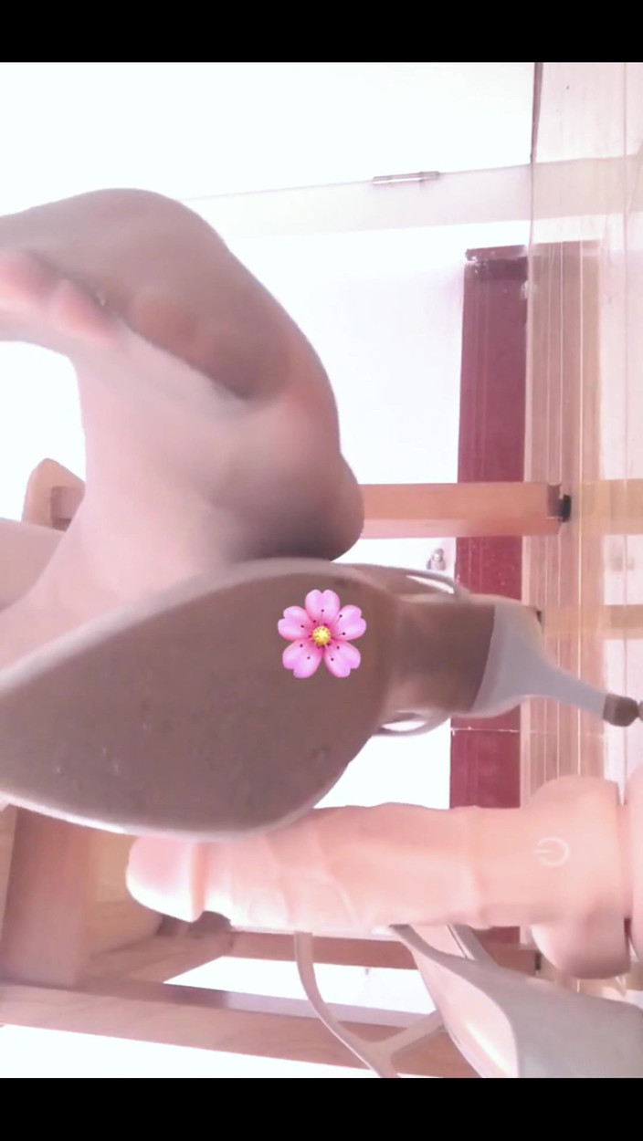 sisfetish: Masturbarse con palabras sucias y masturbarse en medias. El sonido...