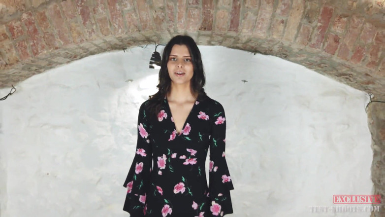 Test-Shoots: Ексклюзивне відео з гарненьки милим обличчям незайманої тінки Віоли Кат на оголеному кастингу