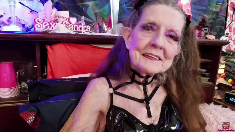 Sexy Sandra N Sir Christopher: Pakaian lateks nenek bimbo kongkek-n-pancutan muka