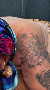 Extrem fet tatuerad mormor röv knullad när man kör buss