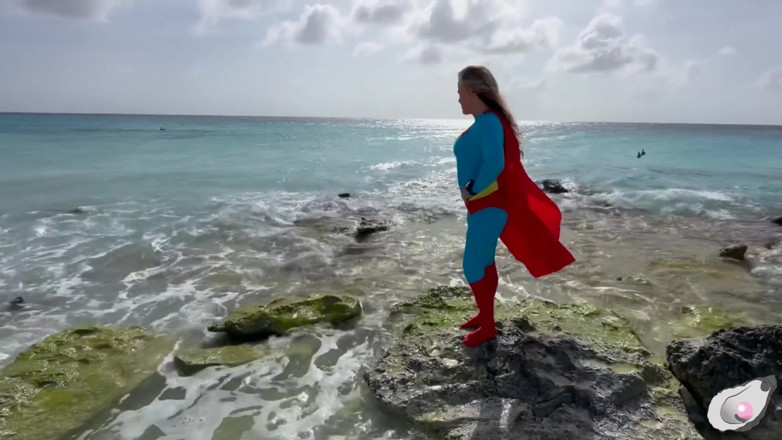 Mistress Pink Pearl: Supergirl se encuentra con el pulpo más cachondo en Bonaire