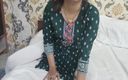 Saara Bhabhi: Hindi sex story roleplay - Desi Bhabhi Daje ręczną robotę swojemu...