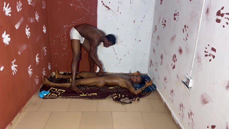 Queen no limit x: Straight Guy Massaging a Gay Twink Guy