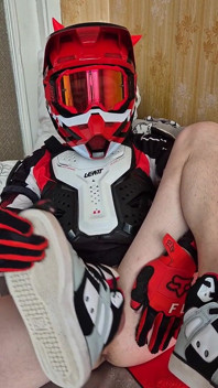 În Biker Gear, a adus la orgasm