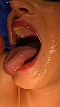 ビンテージのギグジョン・トンプソンで十代の若者を飲み込むお尻から口まで精液