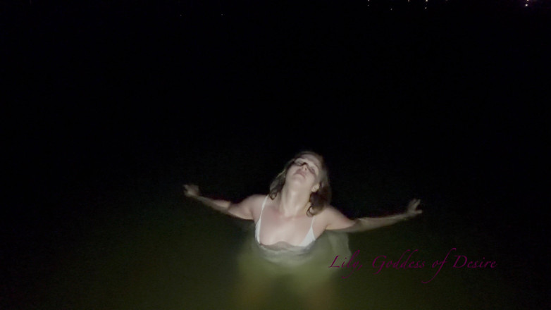 Lily, Goddess of Desire: Kusi cię niesamowicie seksowna nimfa wodna