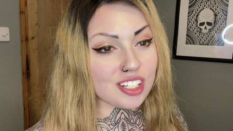 Miss Valentina: Be My House Slave