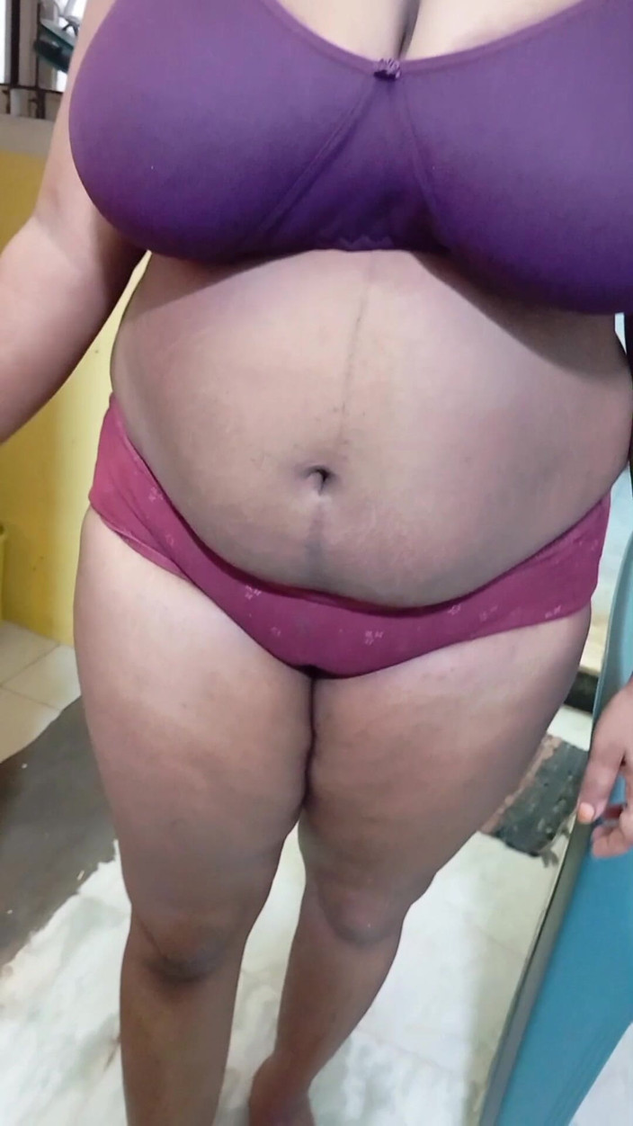 BeautyAnu: La zia tettona fa sesso con il vicino