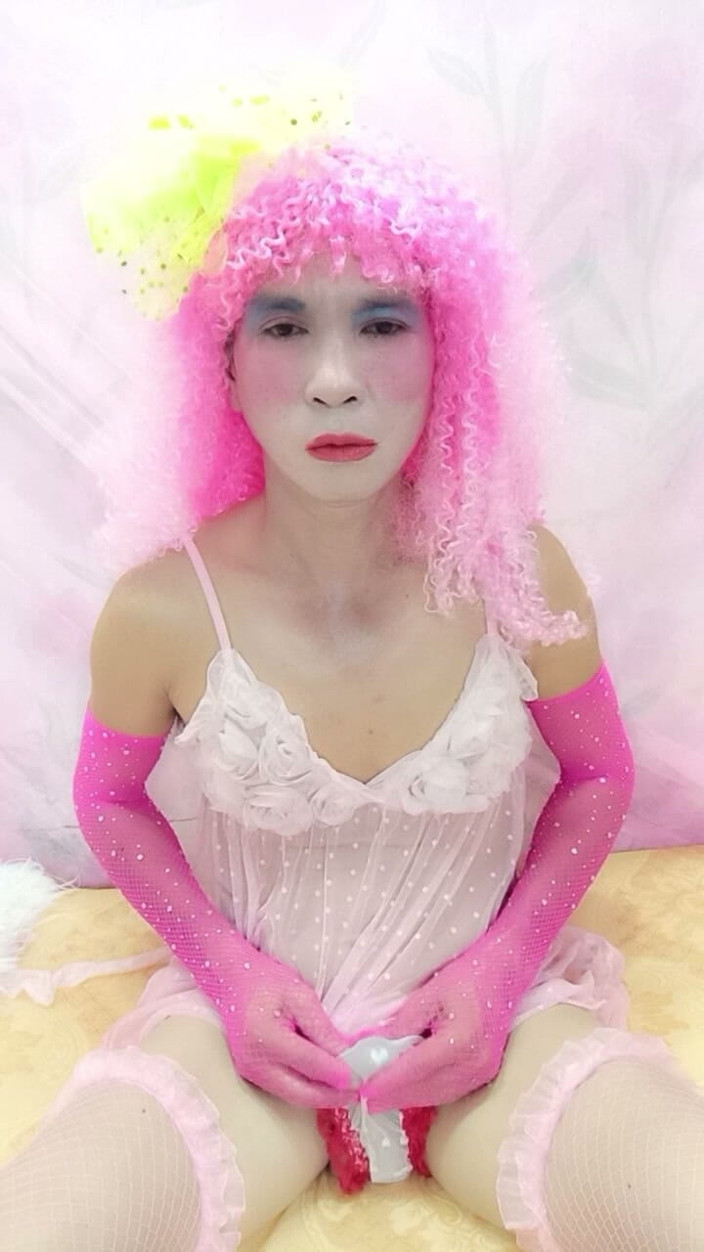 nguyen dang thien tri: Oanh Le Transgender Wearing Sexy Clothes Selfie Cups Tinh