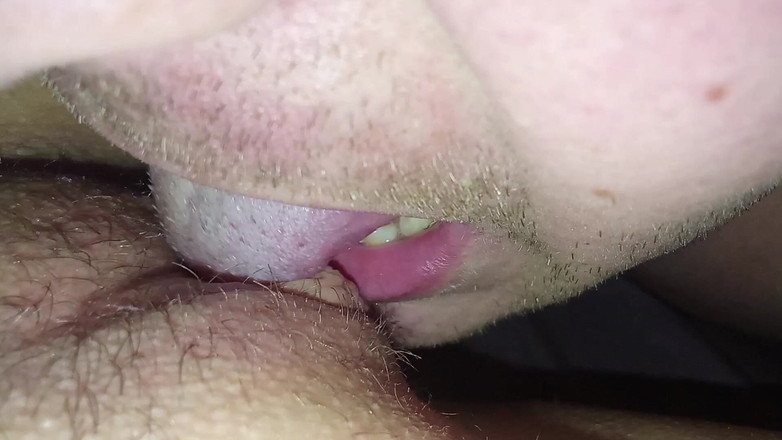 AgathhaA: Léchage des lèvres et du clitoris, une nouvelle sensation