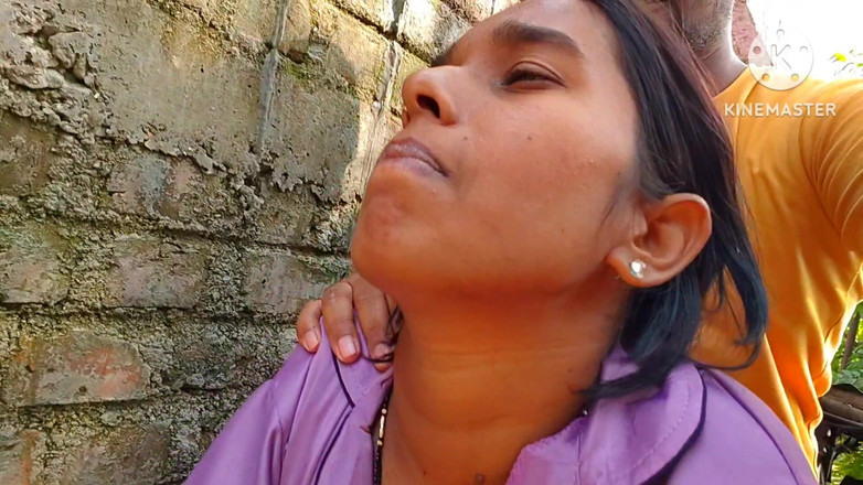 Premi pooja: 모르는 남자와 야외에서 즐기는 핫한 바비