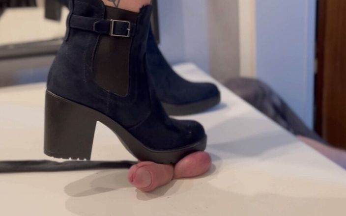 Miss Blackrose: Sepatu bot dibuat untuk jalan-jalan - penyiksaan kontol