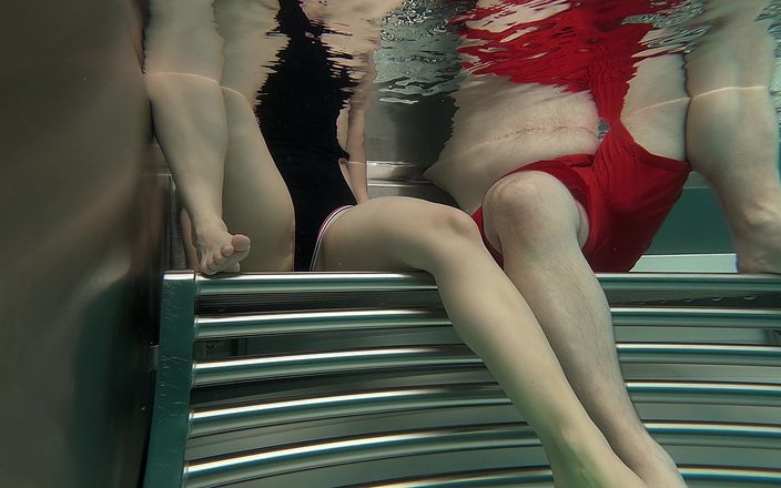 Dada Deville: 在达达德维尔白天在公共游泳池与身体完美的陌生人发生性关系
