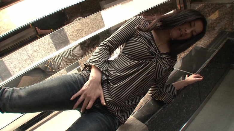 Asian Public Sluts: Esmer Asyalı hatun doğal göğüslerini gösteriyor - bölüm 1