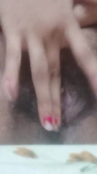 Una ragazza rimorchia la sua figa piena di sperma video