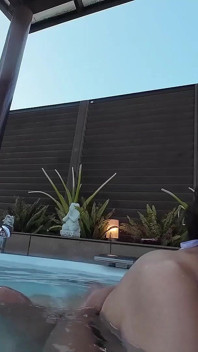 Esposa de uso gratuito do bairro tem um caso fumegante durante o horário de serviço em um hotel de amor suburbano parte 2