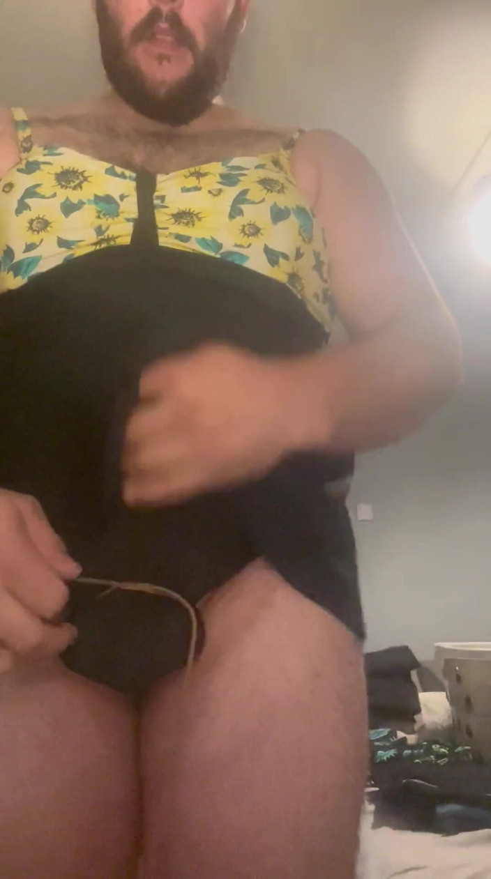 Shaun Cbt: 젖꼭지 클램프 엉덩이 플러그와 크로스드레스로 순결하게 행동하는 자지와 볼 본딩