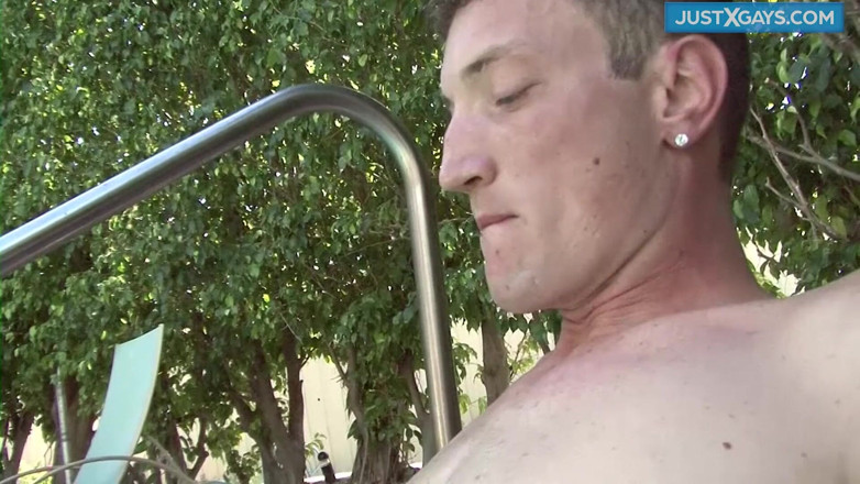Just x gays: Giochi gay in piscina