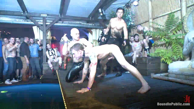 Bound in public: Hustlaball Berlín 2012 - Ich Bin Eine Deutsche Schlampe