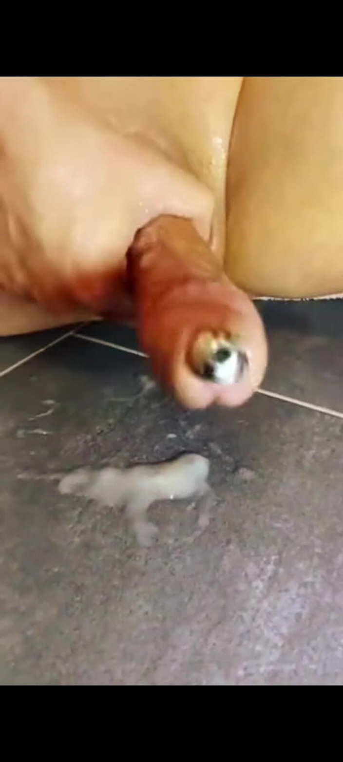 Titi19: O ejaculare foarte perversă
