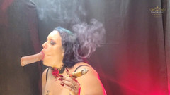 Lilli Cukierek Cox: Fumando un tabaco en el gloryhole