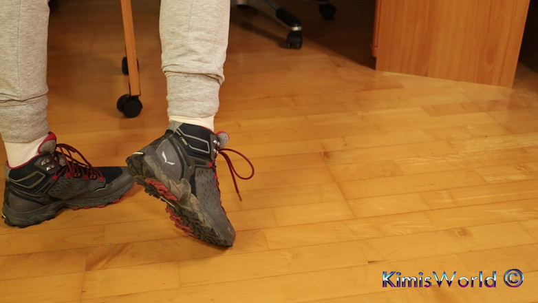 KimisWorld: Calcetines blancos sucios y zapatos de senderismo - eliminación lenta de...