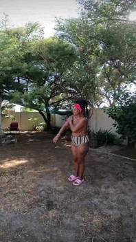 Pokroucené nymfy - Sexy párty u bazénu Rosie a Pam - část 1